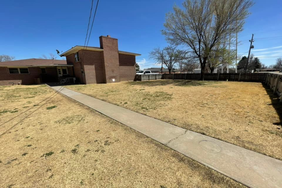 1320 Elm, Dalhart, Texas 79022, 3 Bedrooms Bedrooms, ,2 BathroomsBathrooms,Single Family Home,Sold Listings,Elm,1060