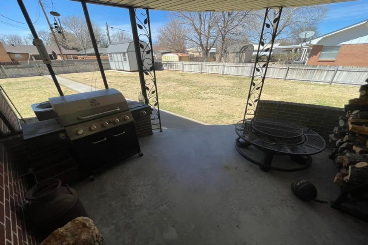 1320 Elm, Dalhart, Texas 79022, 3 Bedrooms Bedrooms, ,2 BathroomsBathrooms,Single Family Home,Sold Listings,Elm,1060